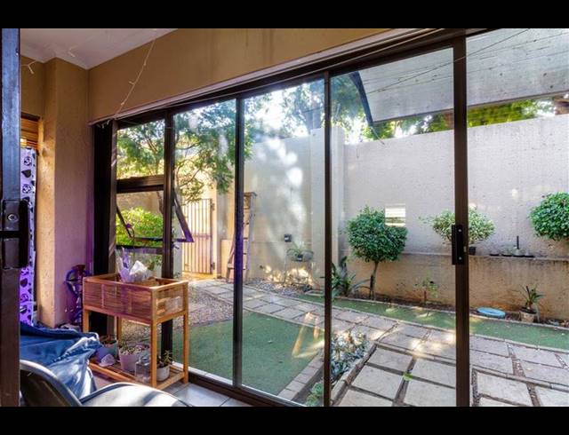 2 BEDROOM APARTMENT FOR SALE IN ROOSEVELT PARK